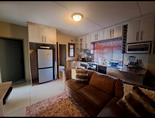 2 BEDROOM PROPERTY TO RENT IN FLEURHOF